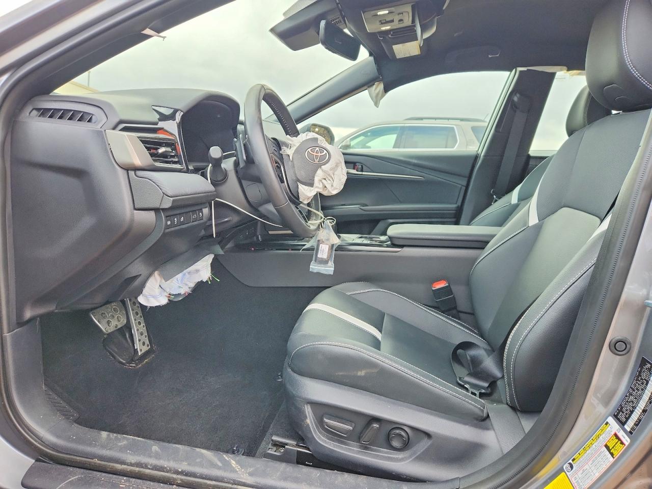 2025 TOYOTA CAMRY SE photo 13