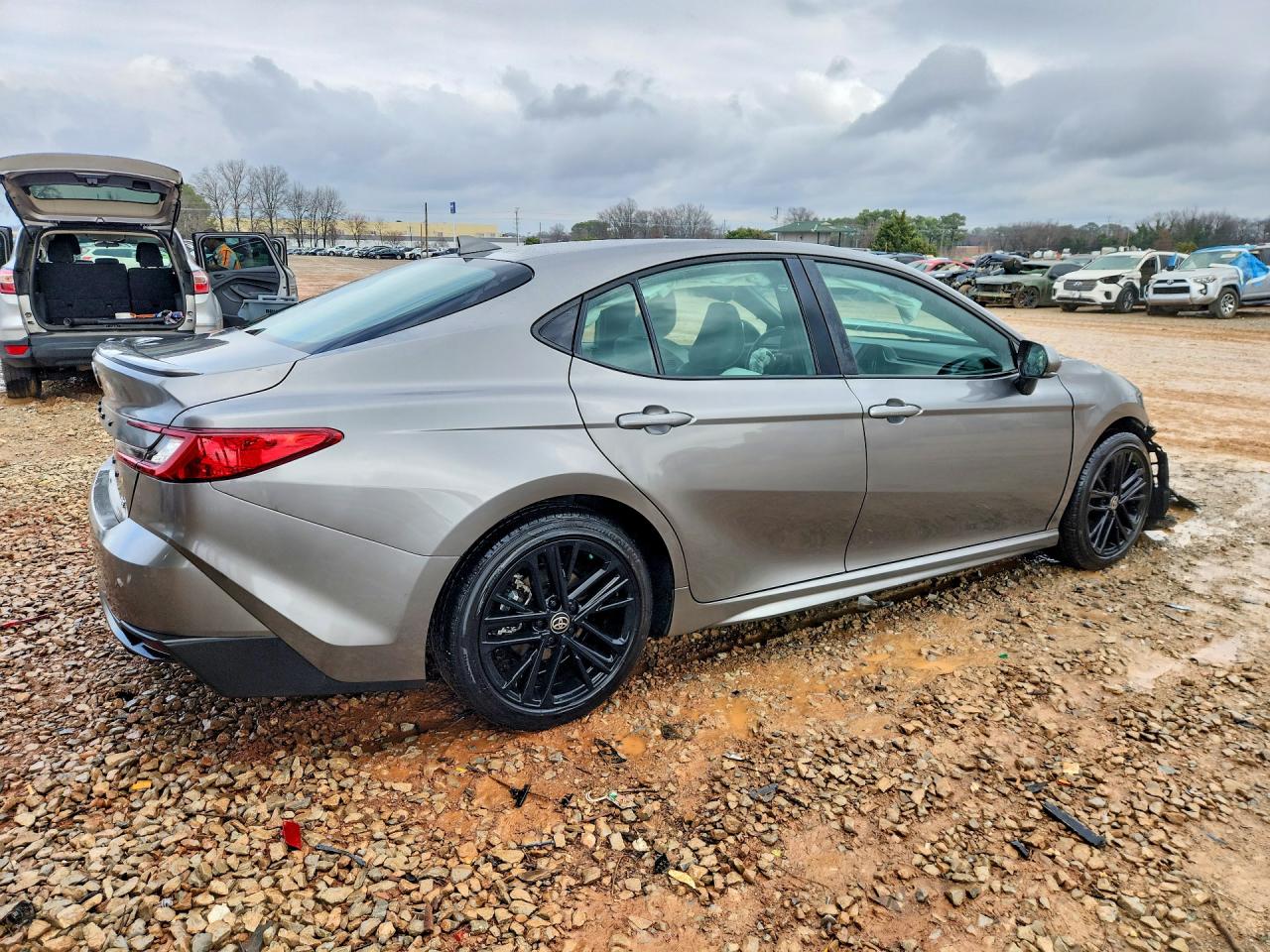 2025 TOYOTA CAMRY SE photo 5