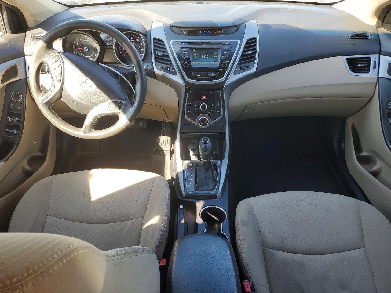 2016 HYUNDAI ELANTRA SE photo 8