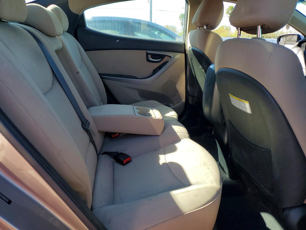 2016 HYUNDAI ELANTRA SE photo 10