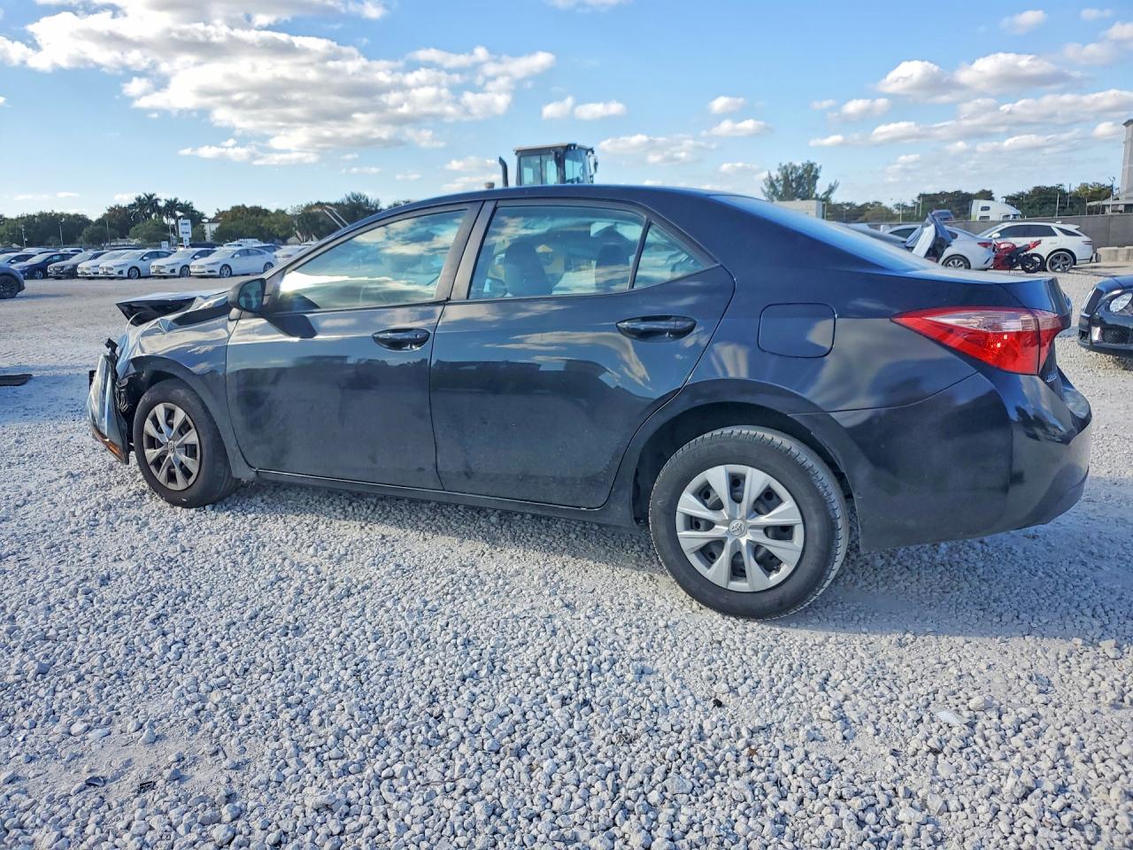 2017 TOYOTA COROLLA L photo 3