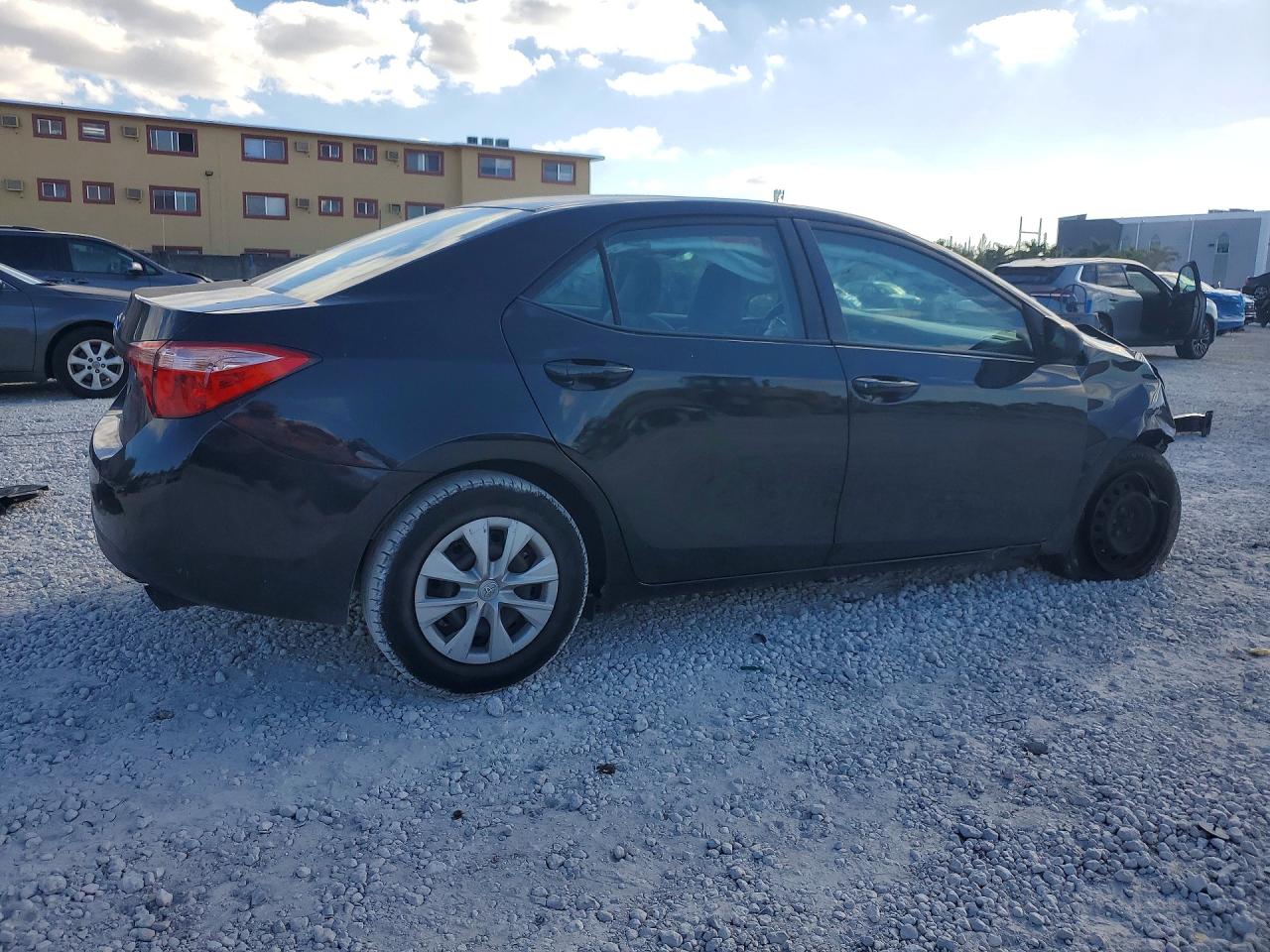 2017 TOYOTA COROLLA L photo 5