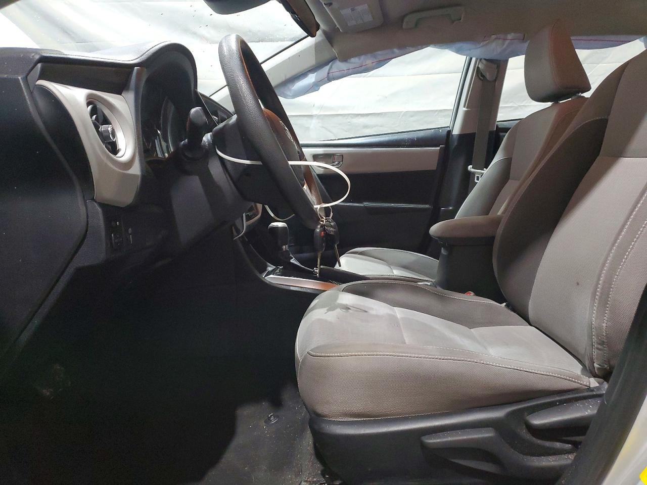 2018 TOYOTA COROLLA LE photo 13