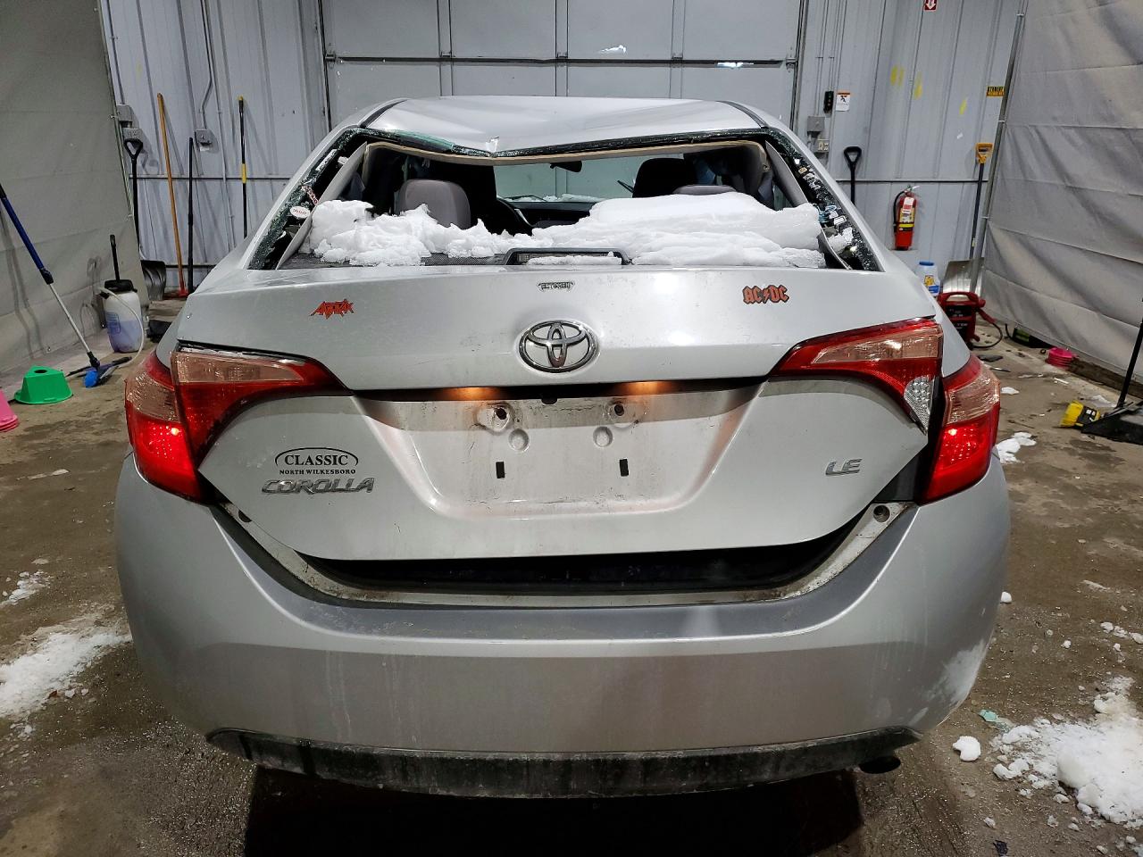 2018 TOYOTA COROLLA LE photo 11
