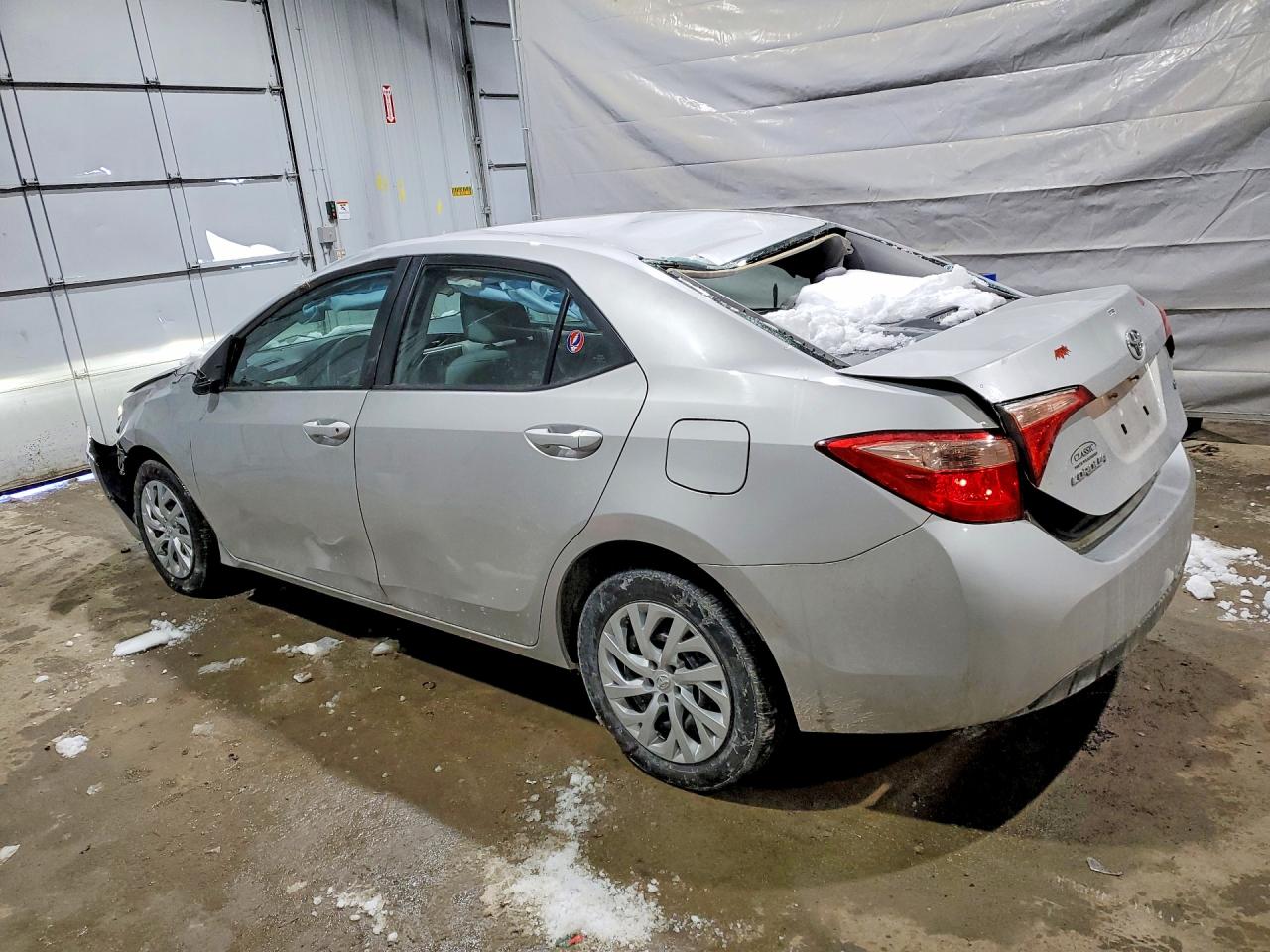 2018 TOYOTA COROLLA LE photo 3