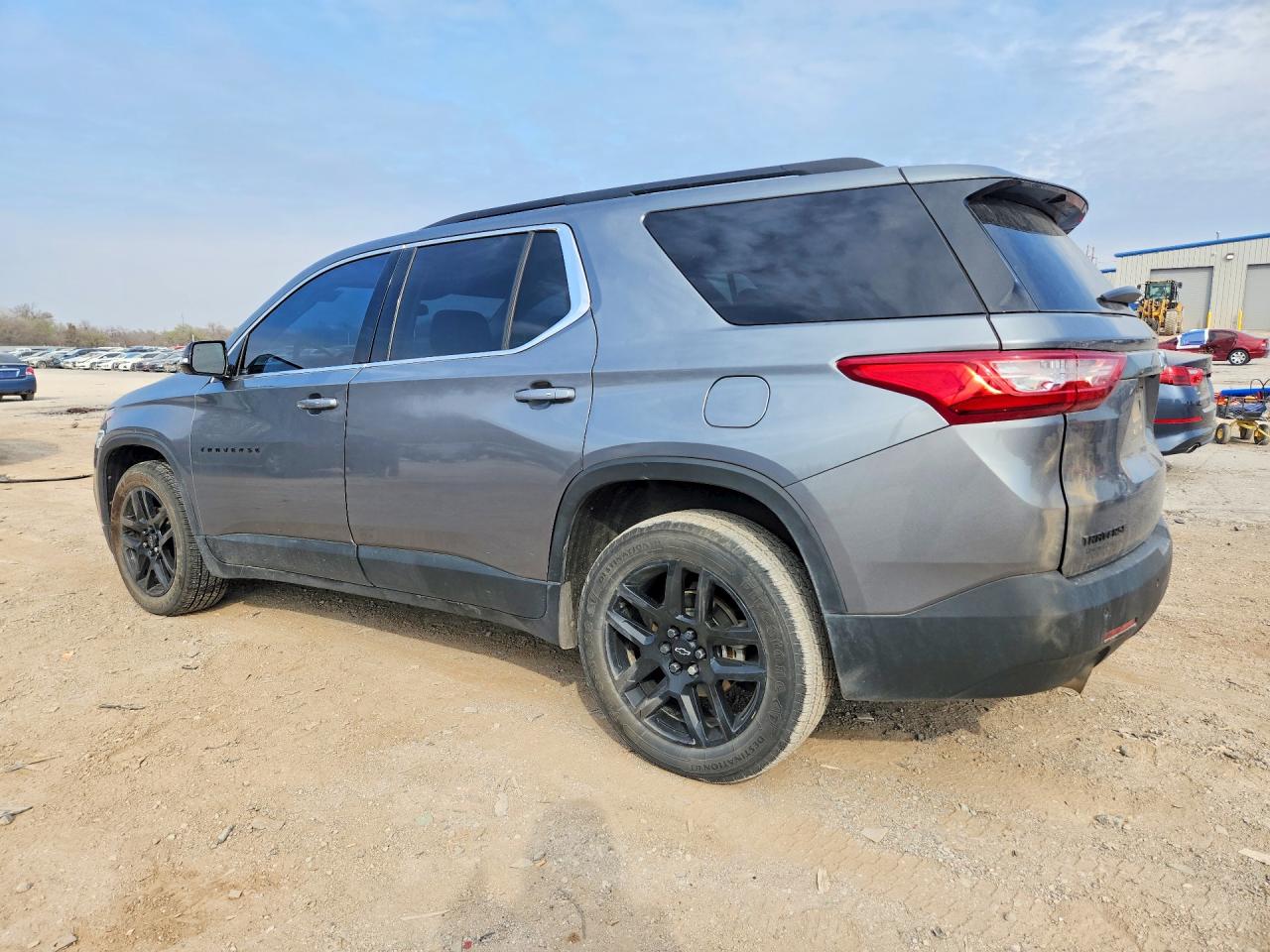 2019 CHEVROLET TRAVERSE LT photo 2