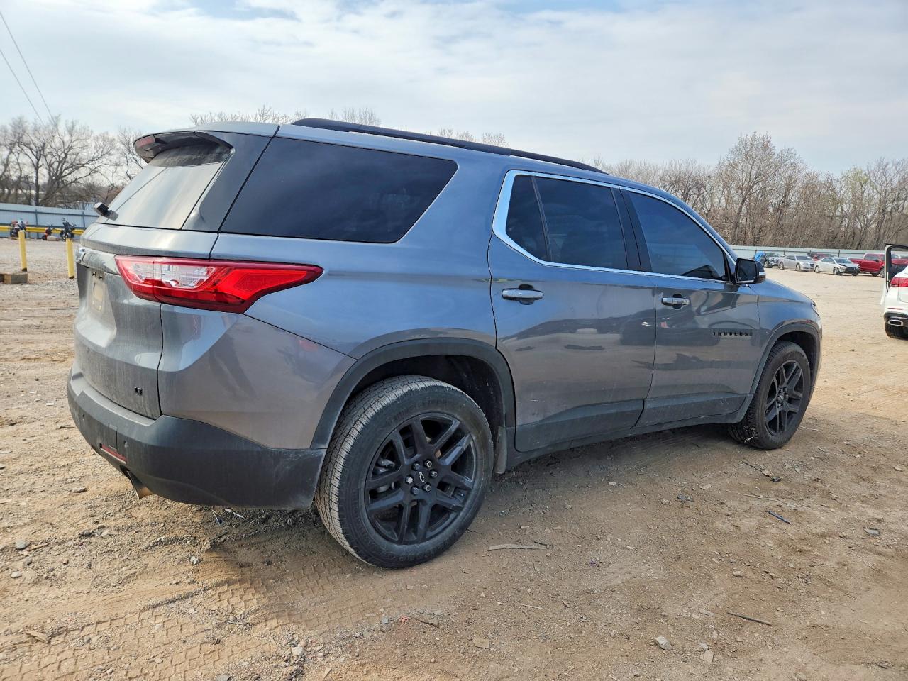 2019 CHEVROLET TRAVERSE LT photo 3