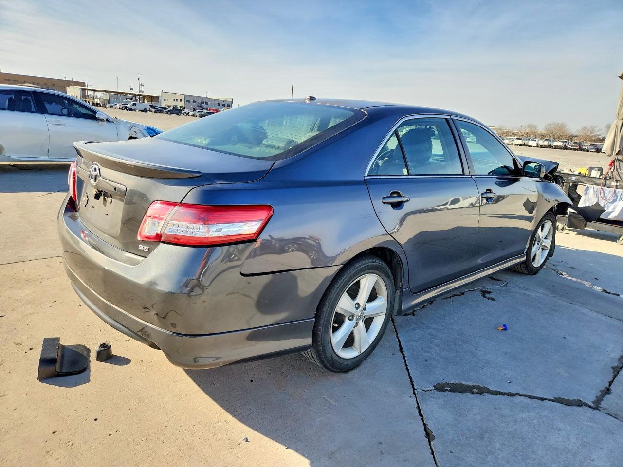 2011 TOYOTA CAMRY SE photo 5