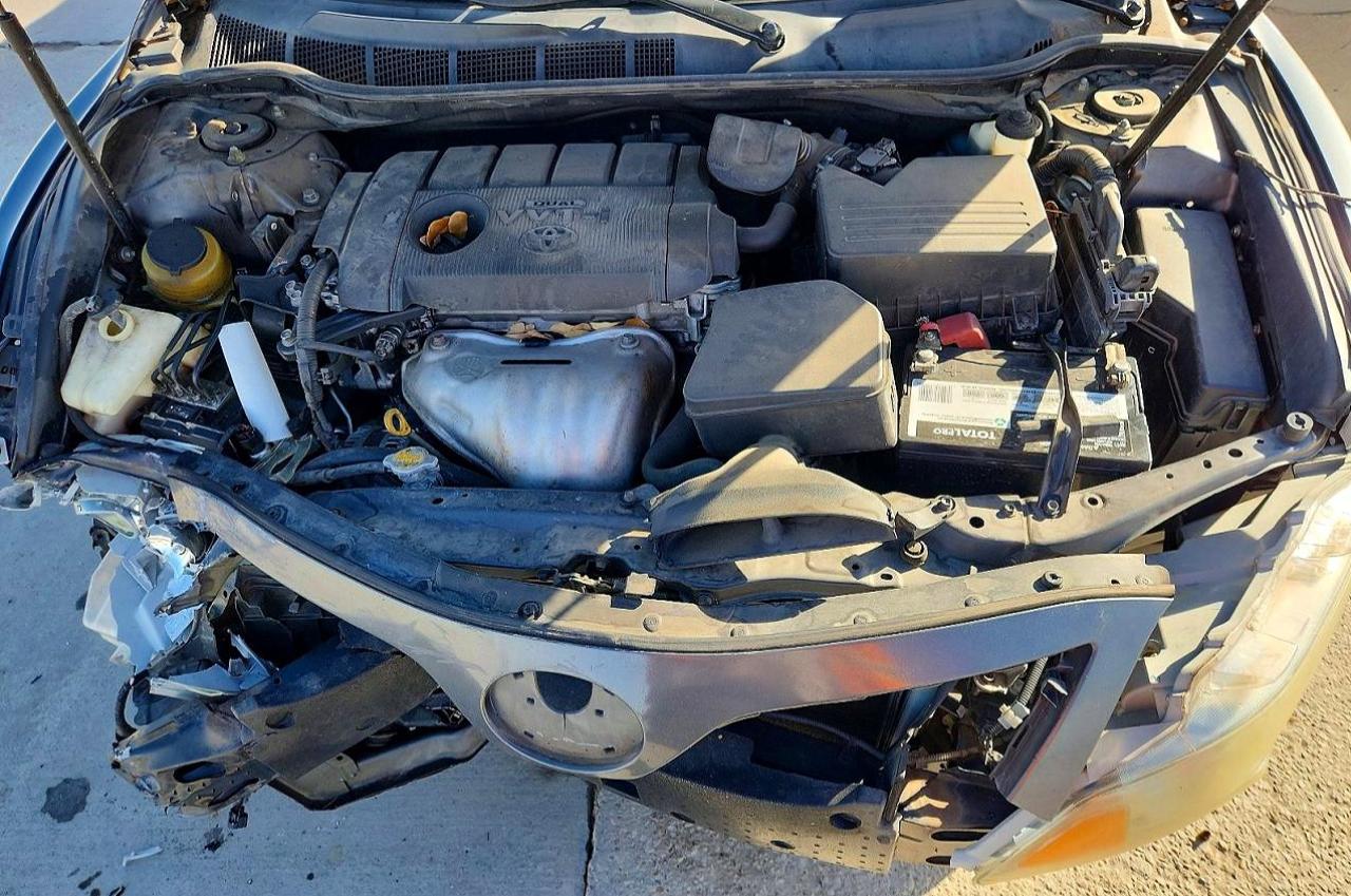 2011 TOYOTA CAMRY SE photo 21