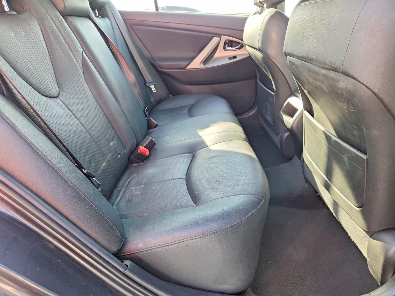 2011 TOYOTA CAMRY SE photo 19