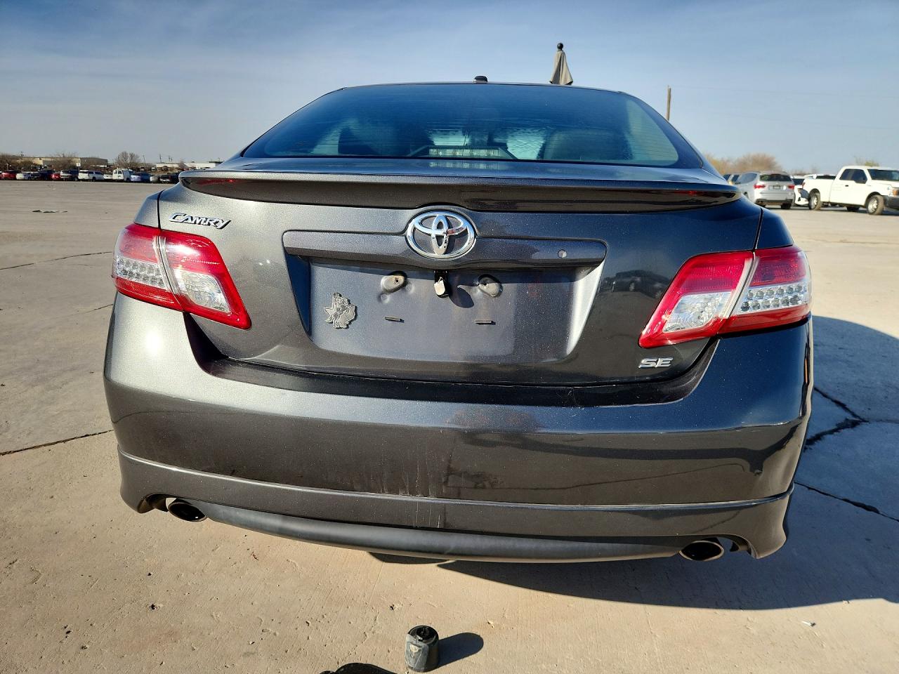 2011 TOYOTA CAMRY SE photo 11