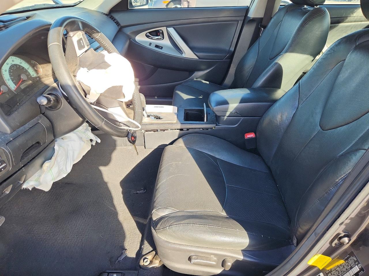 2011 TOYOTA CAMRY SE photo 13