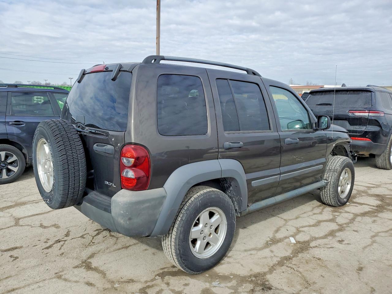 2005 JEEP LIBERTY SPORT photo 3