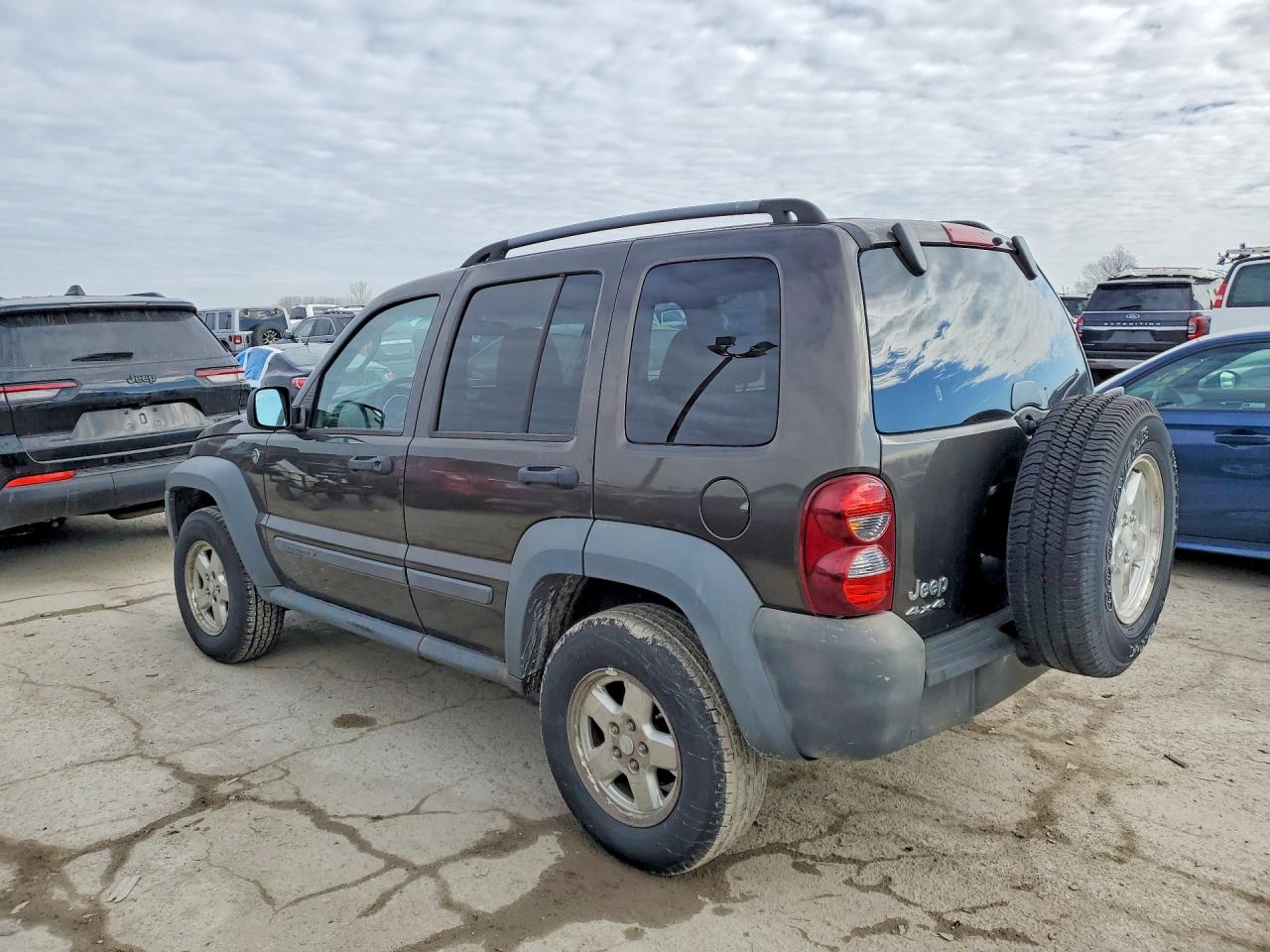 2005 JEEP LIBERTY SPORT photo 2