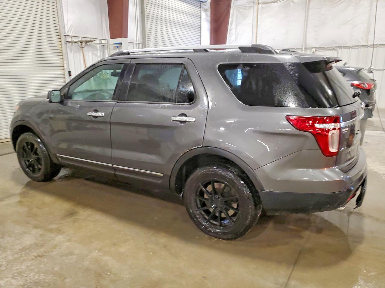 2015 FORD EXPLORER XLT photo 3