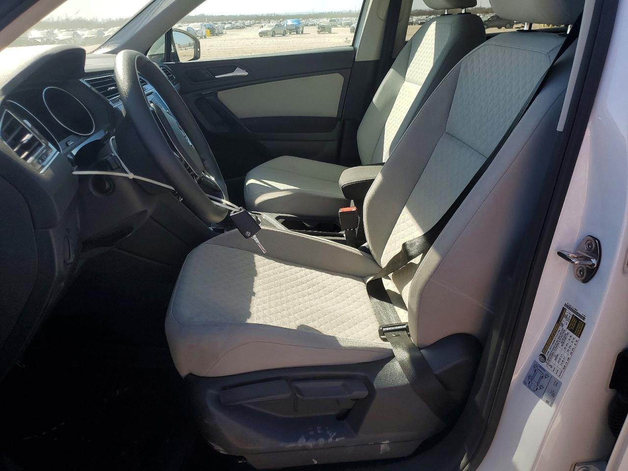 2021 VOLKSWAGEN TIGUAN S photo 13