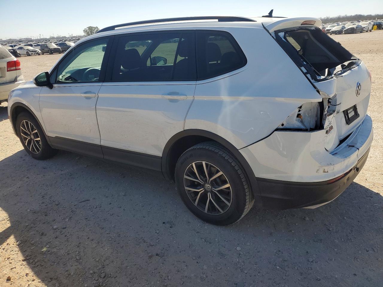 2021 VOLKSWAGEN TIGUAN S photo 3