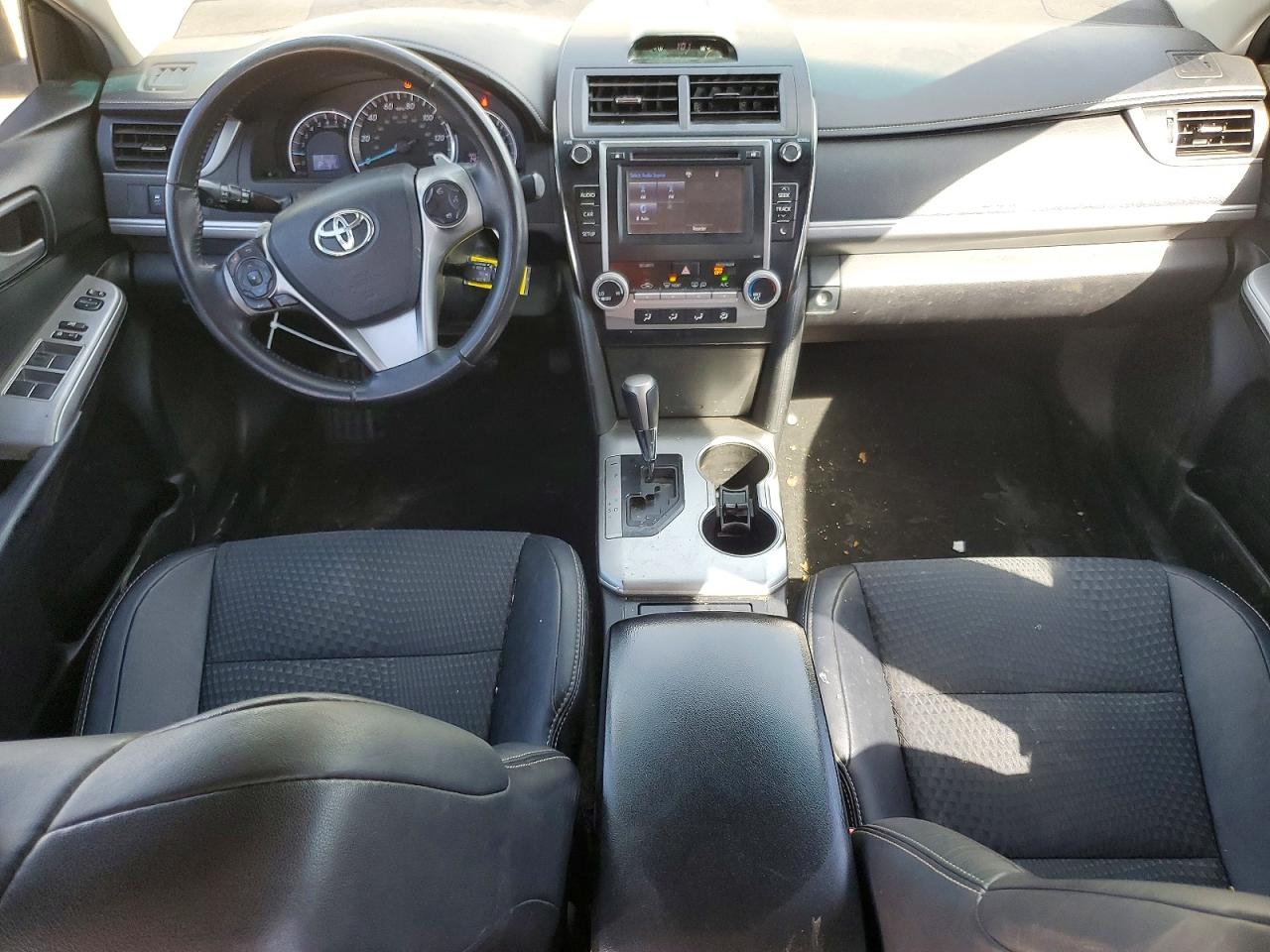 2014 TOYOTA CAMRY SE photo 15