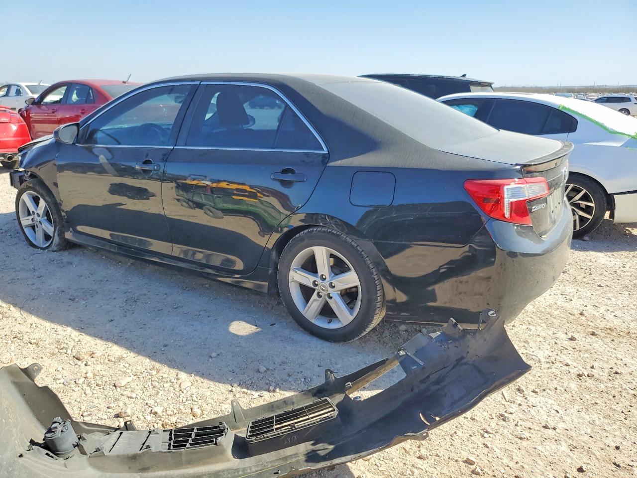 2014 TOYOTA CAMRY SE photo 3