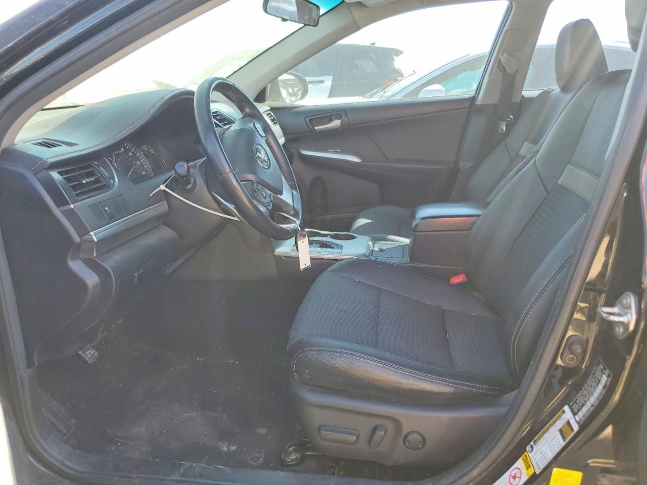 2014 TOYOTA CAMRY SE photo 13