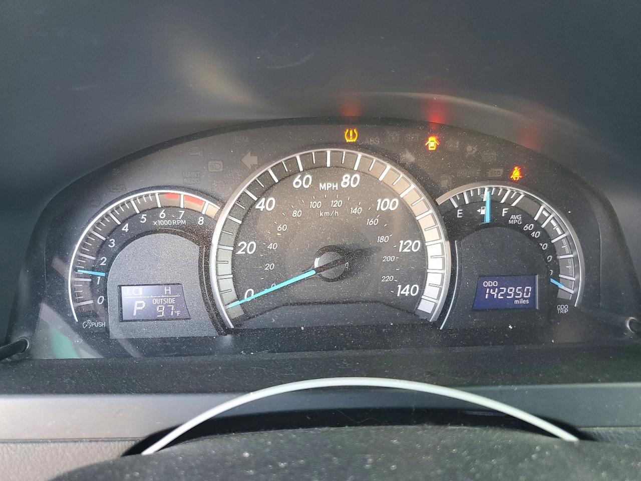 2014 TOYOTA CAMRY SE photo 17
