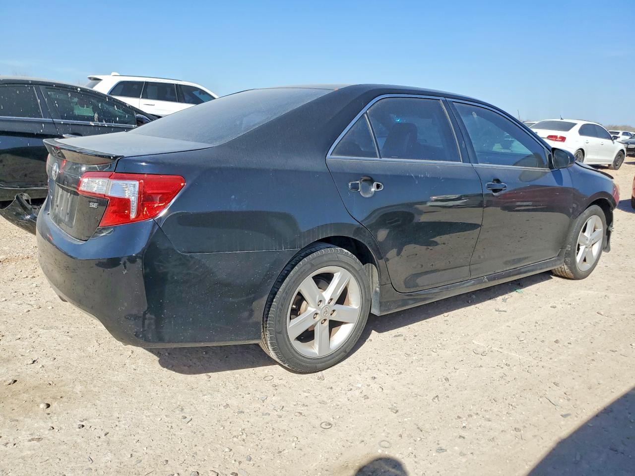 2014 TOYOTA CAMRY SE photo 5