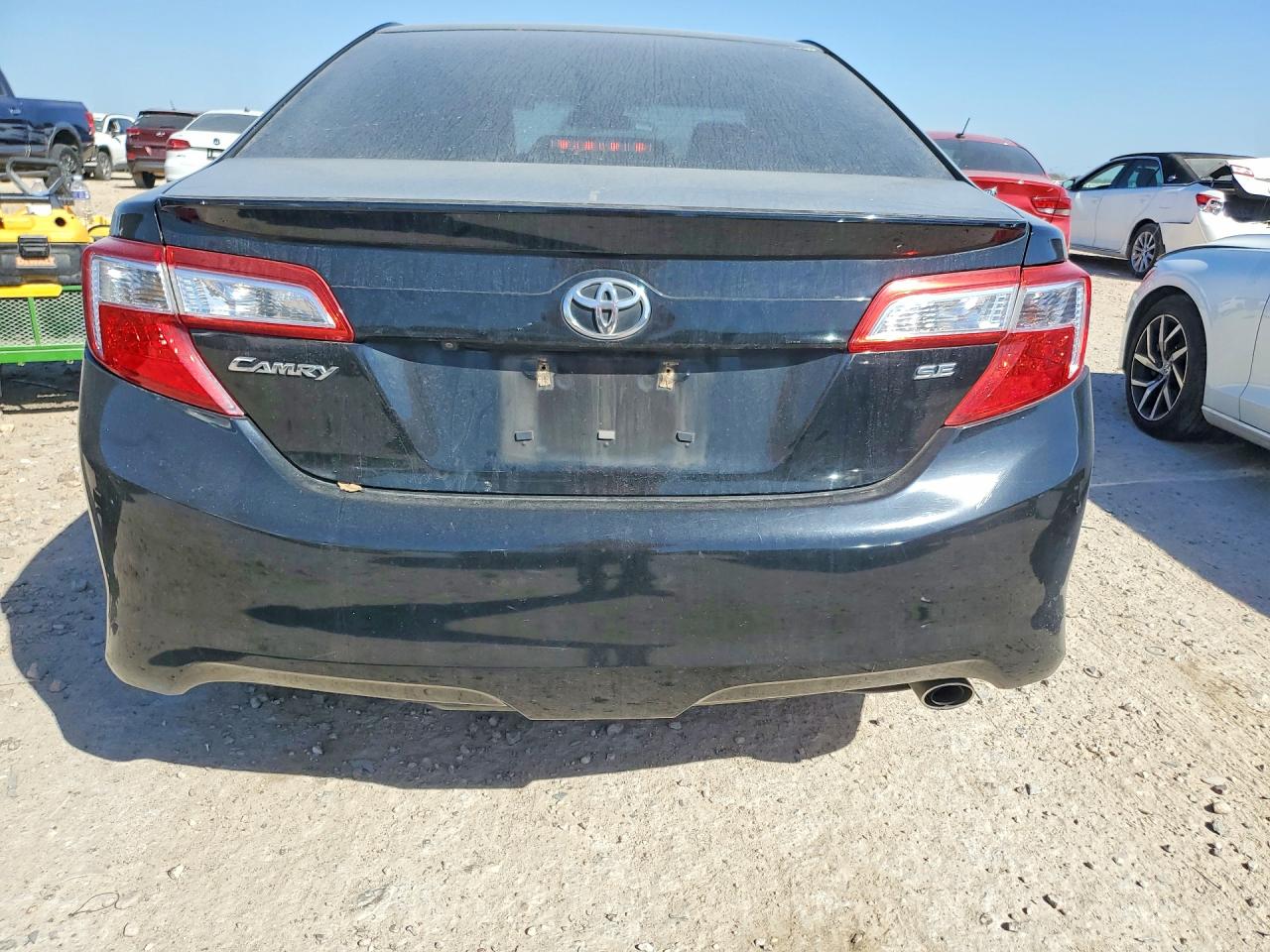 2014 TOYOTA CAMRY SE photo 11