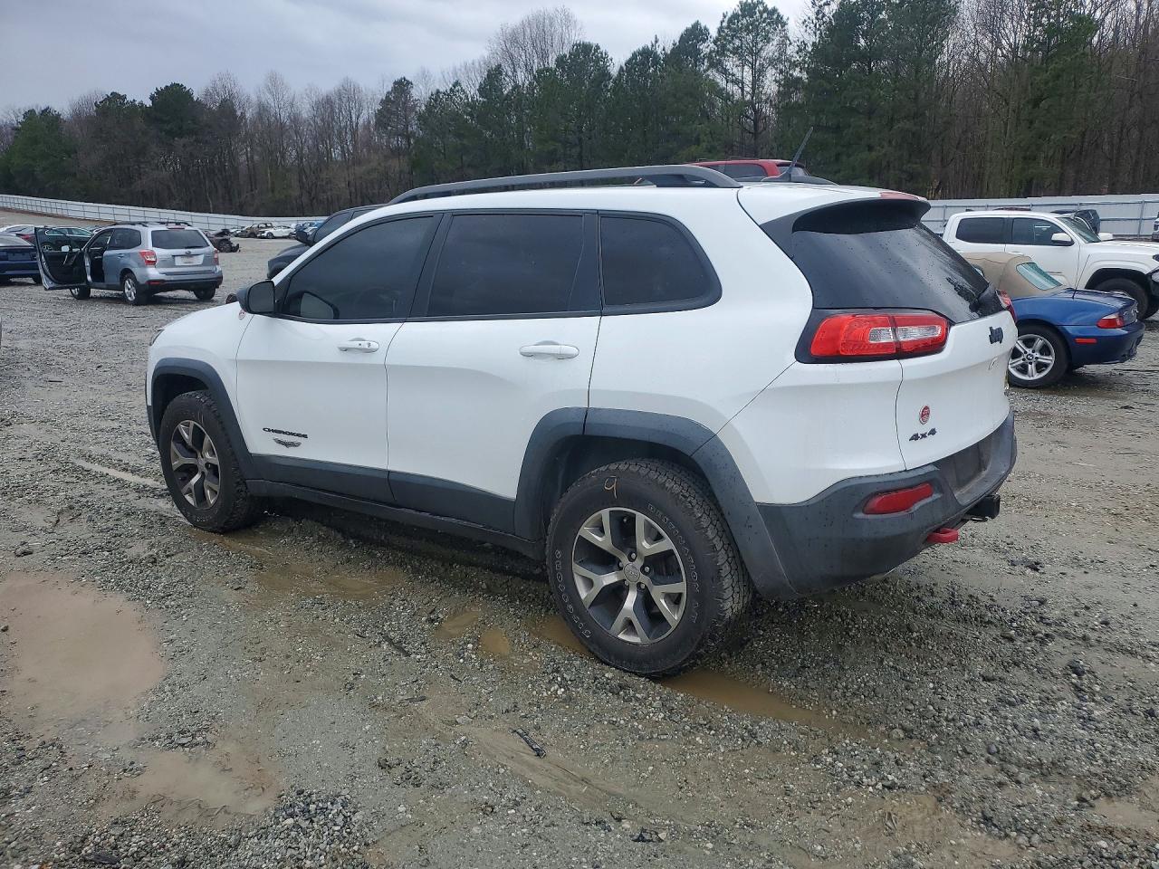 2015 JEEP CHEROKEE TRAILHAWK photo 2