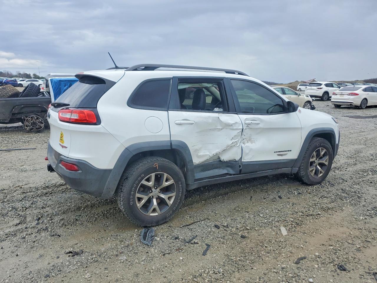 2015 JEEP CHEROKEE TRAILHAWK photo 3