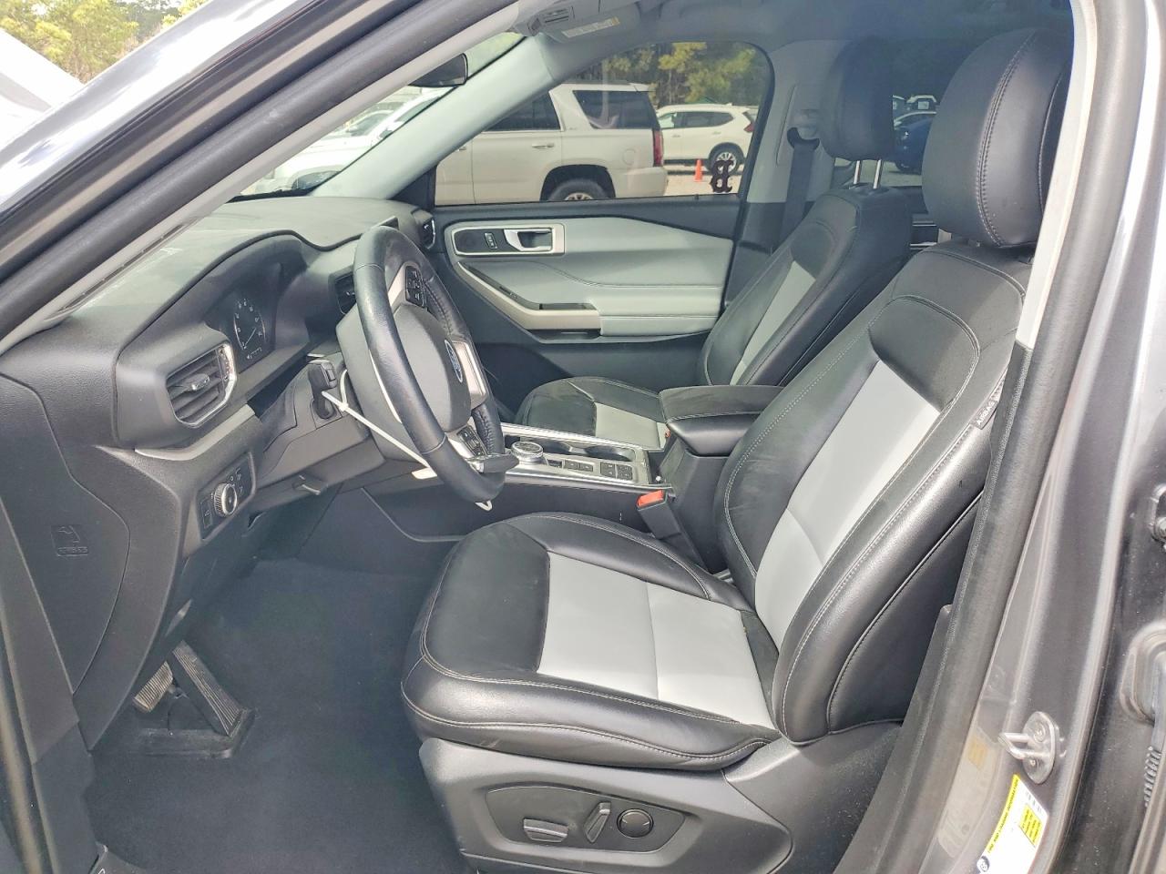 2023 FORD EXPLORER XLT photo 19