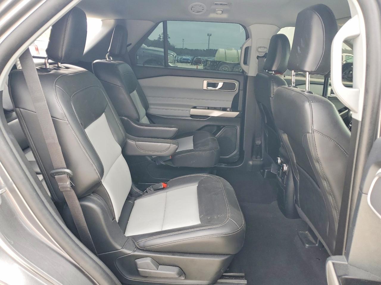 2023 FORD EXPLORER XLT photo 31