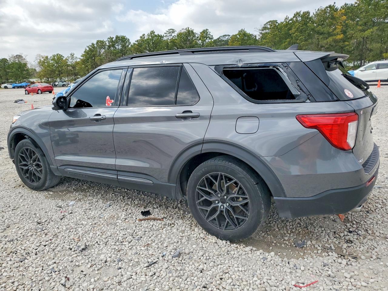 2023 FORD EXPLORER XLT photo 4