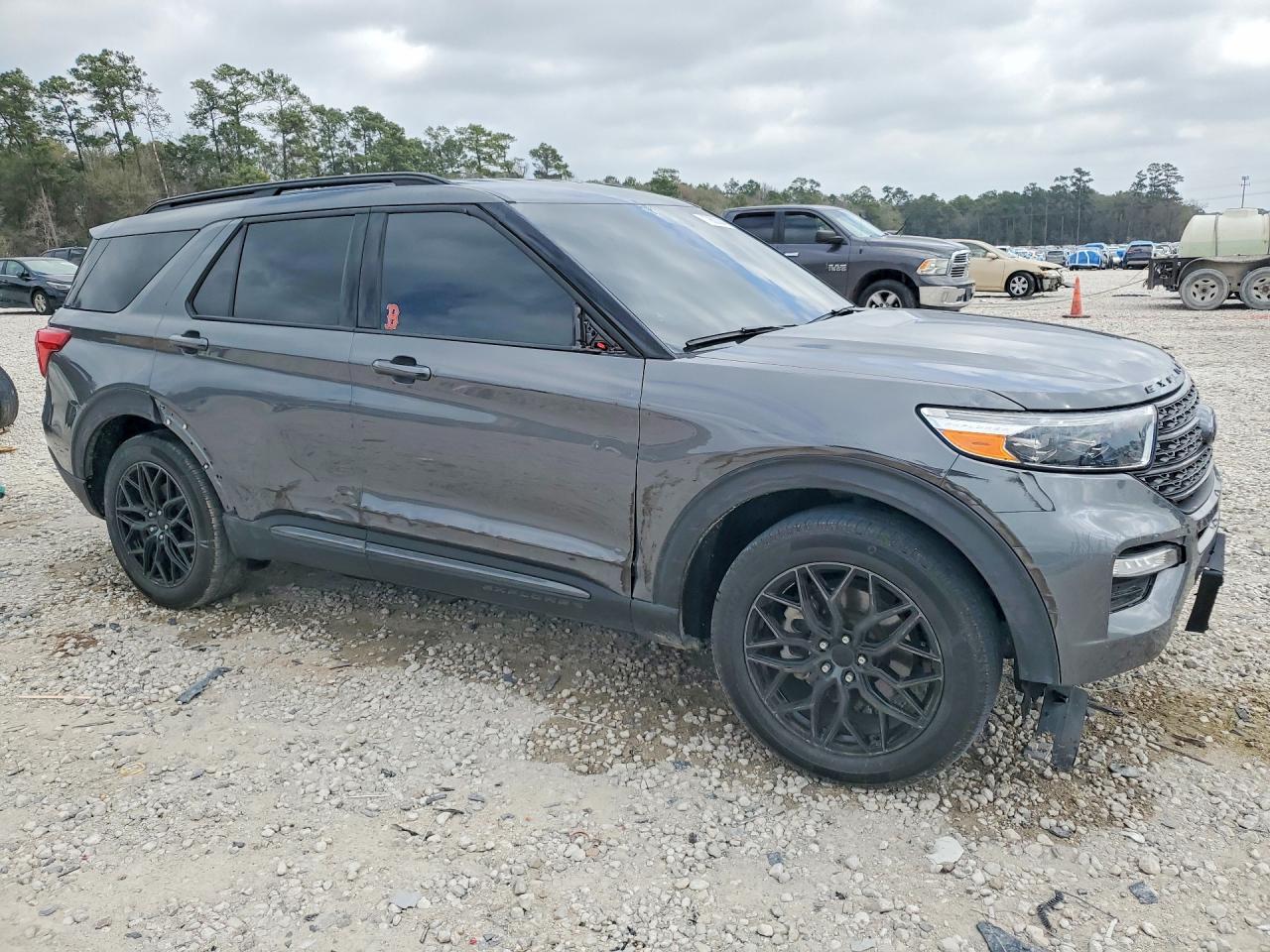 2023 FORD EXPLORER XLT photo 10