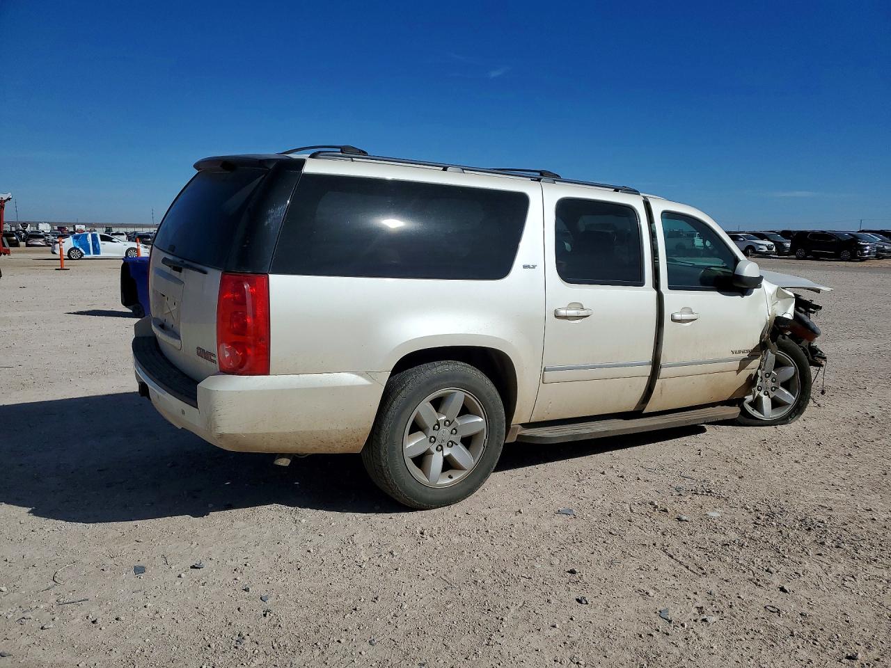 2013 GMC YUKON XL C1500 SLT photo 5