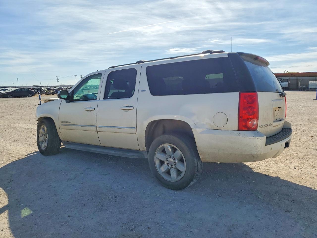 2013 GMC YUKON XL C1500 SLT photo 3