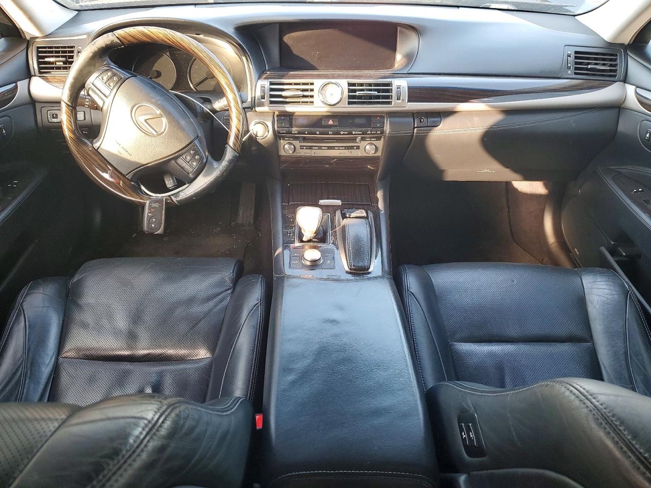 2015 LEXUS LS 460 photo 8