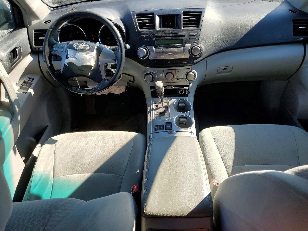 2010 TOYOTA HIGHLANDER BASE photo 22