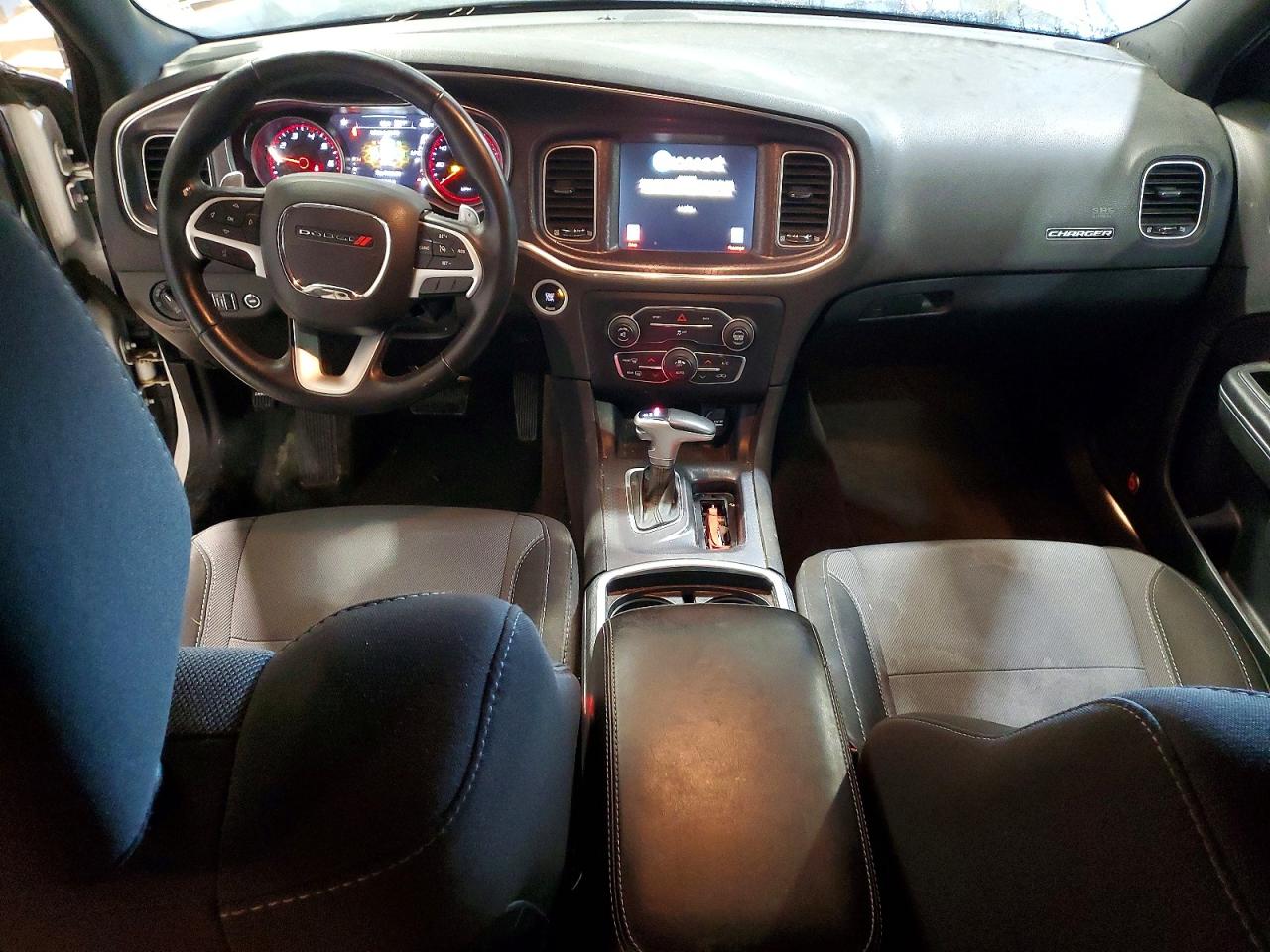 2016 DODGE CHARGER SXT photo 8