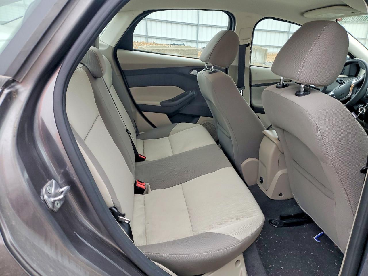 2014 FORD FOCUS SE photo 19