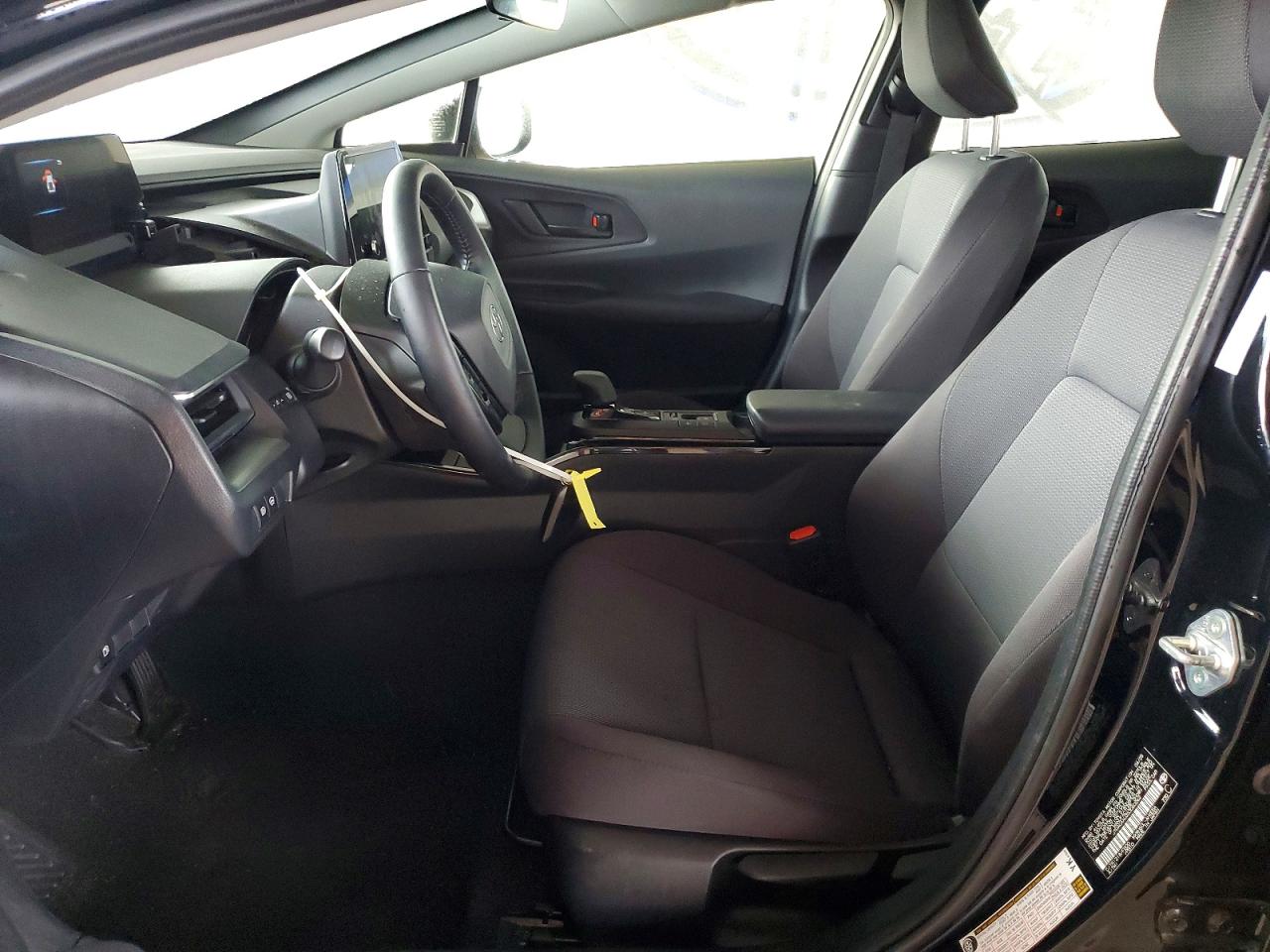 2025 TOYOTA PRIUS LE photo 7