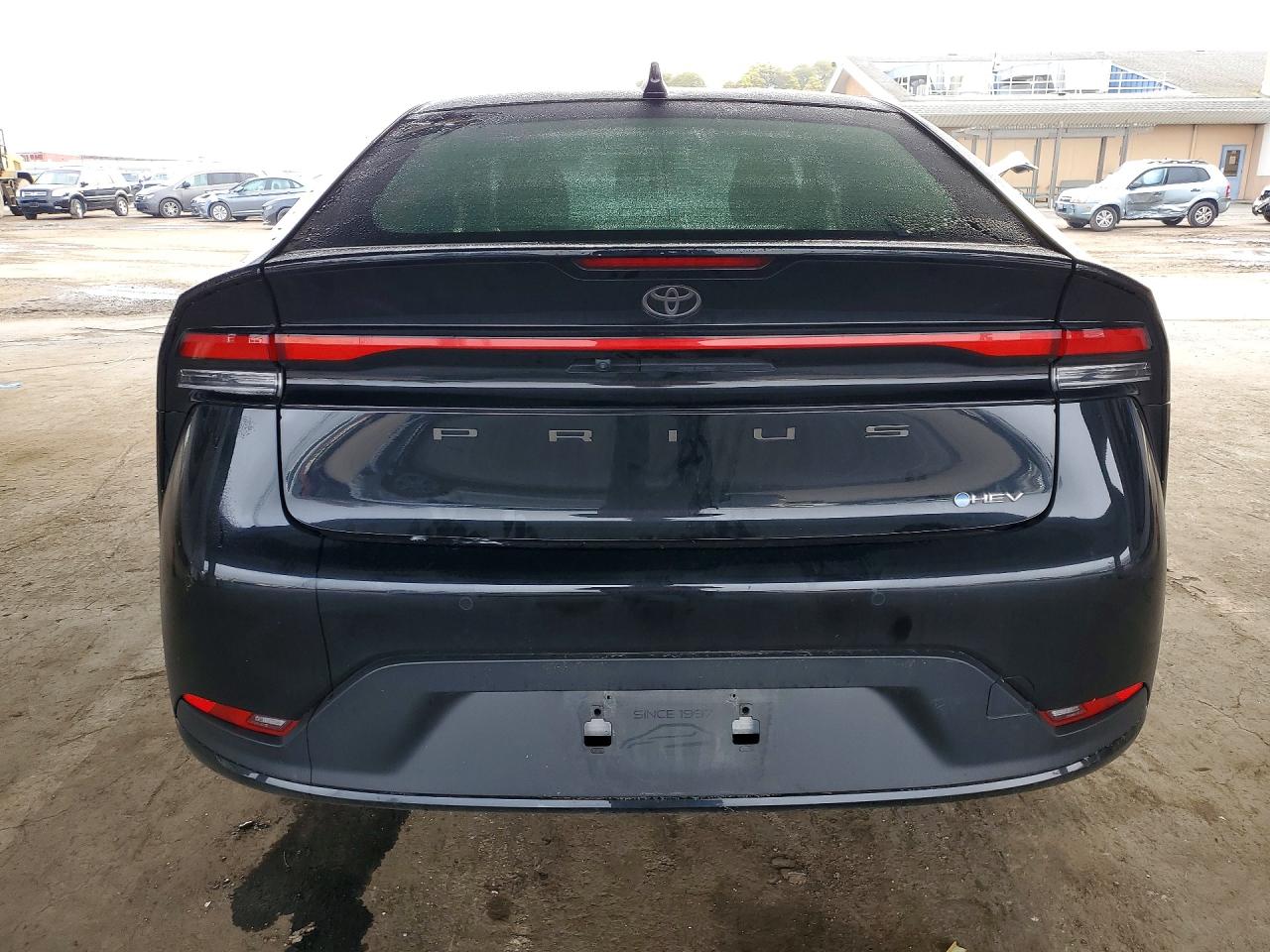 2025 TOYOTA PRIUS LE photo 6