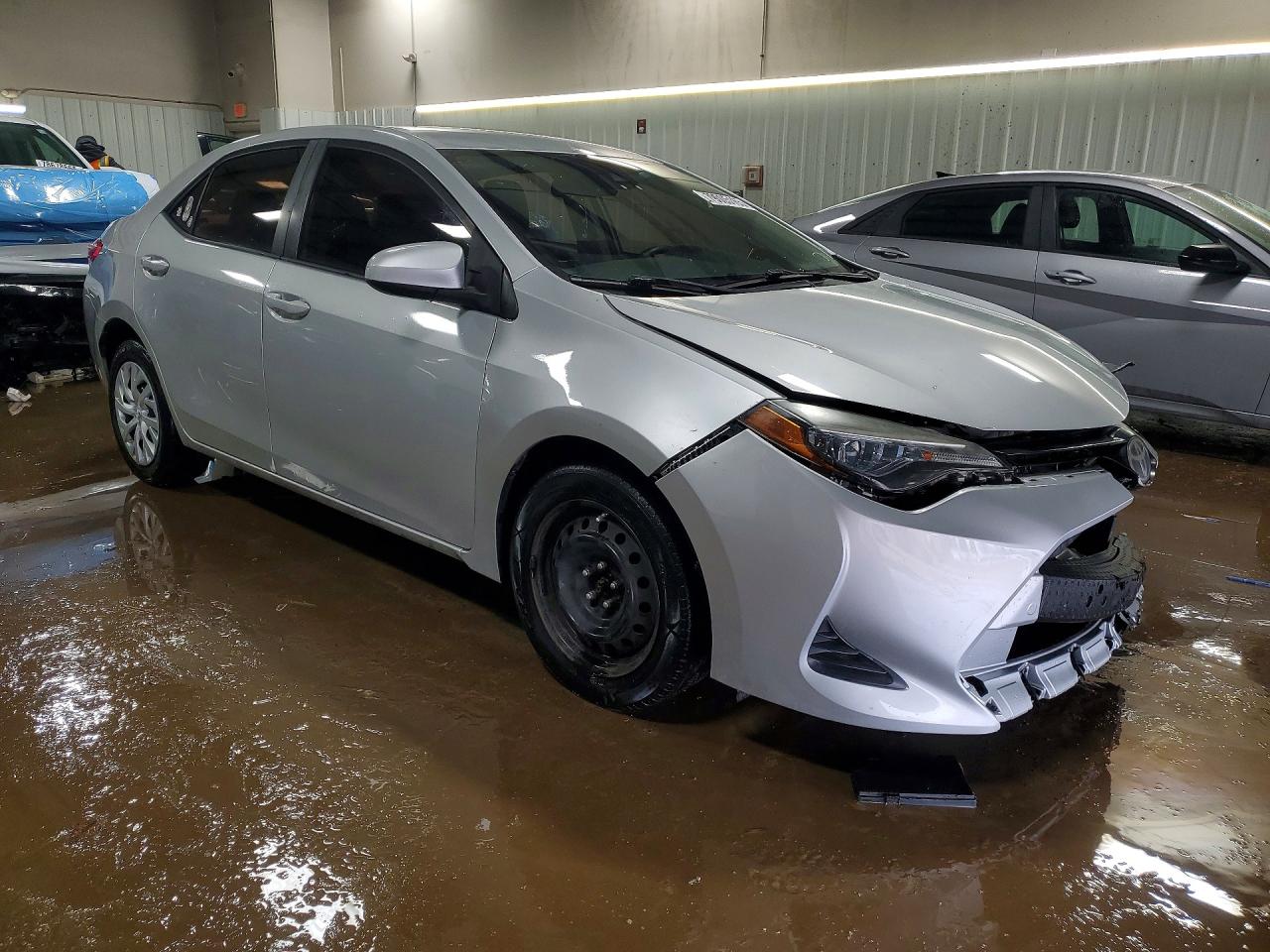 2019 TOYOTA COROLLA LE photo 4