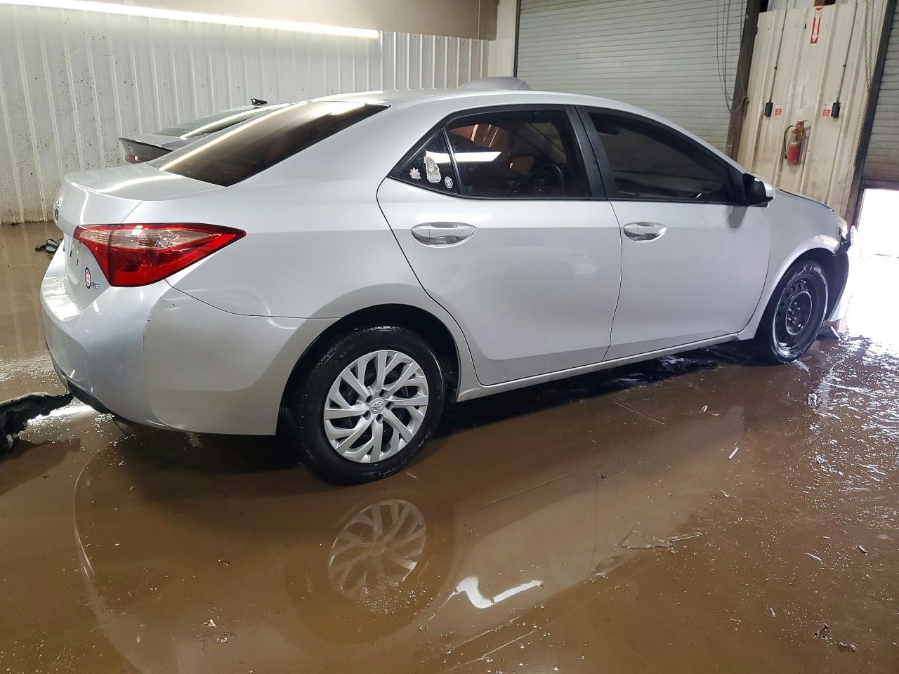 2019 TOYOTA COROLLA LE photo 3