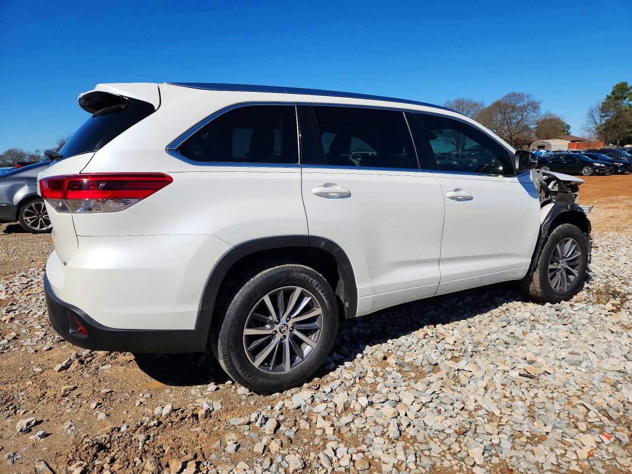 2017 TOYOTA HIGHLANDER XLE photo 3