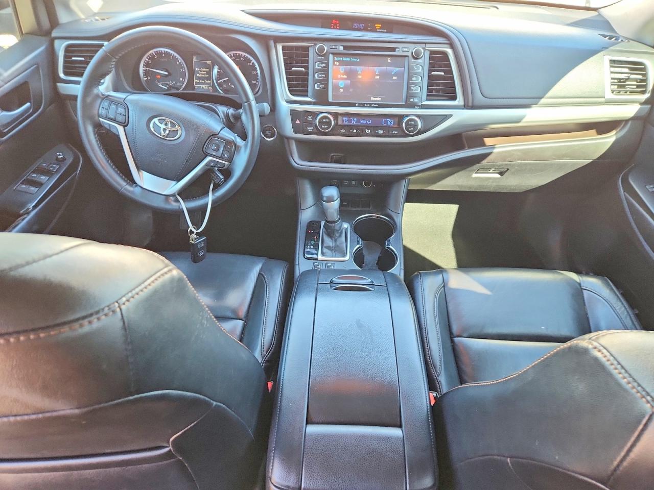 2017 TOYOTA HIGHLANDER XLE photo 8