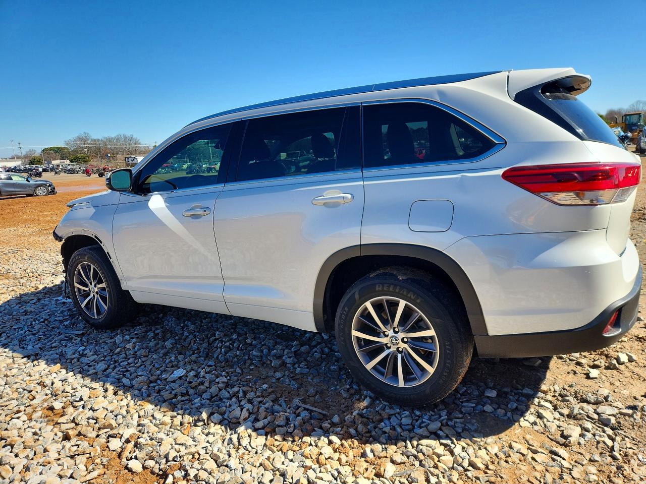 2017 TOYOTA HIGHLANDER XLE photo 2