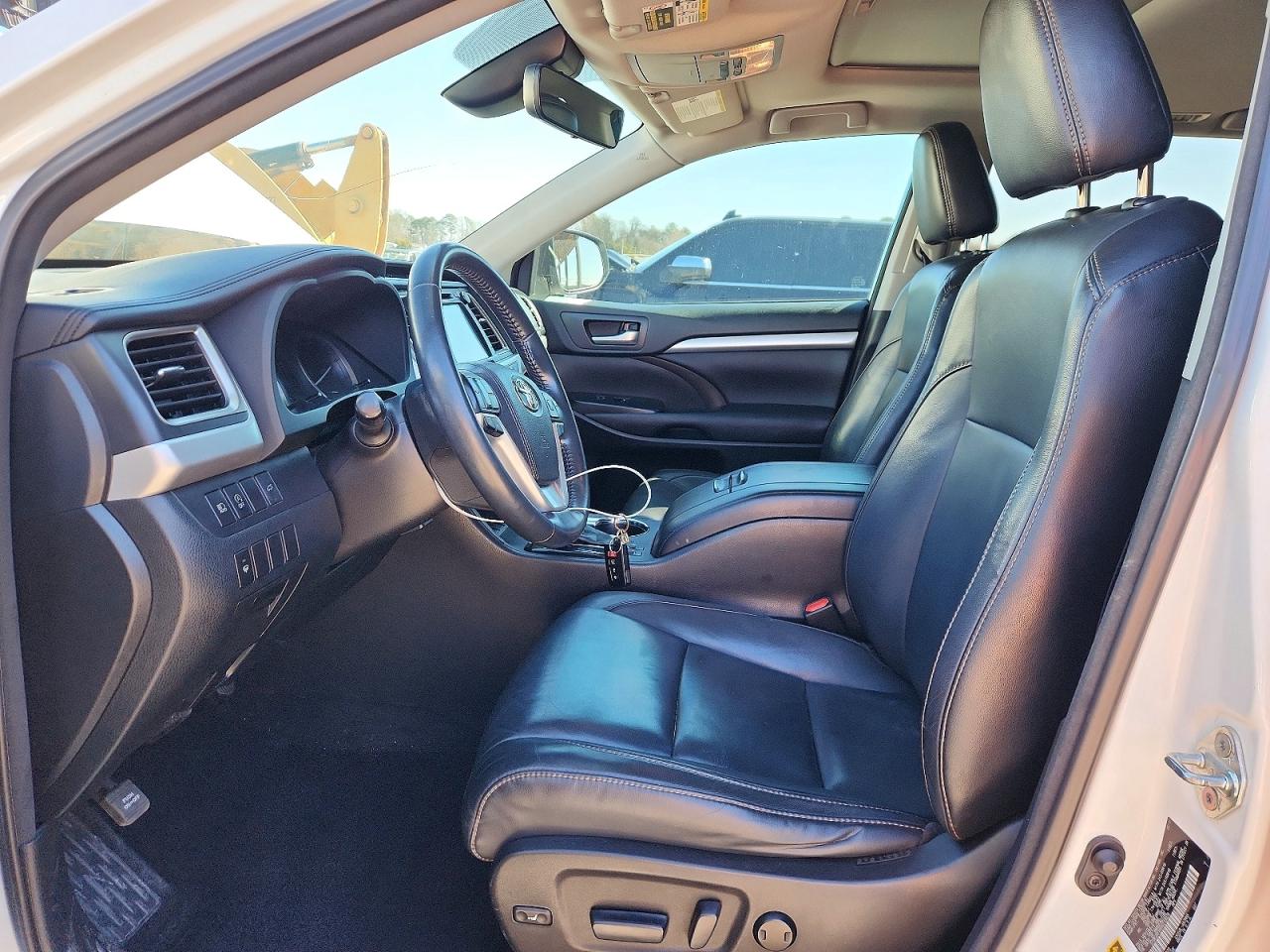 2017 TOYOTA HIGHLANDER XLE photo 7