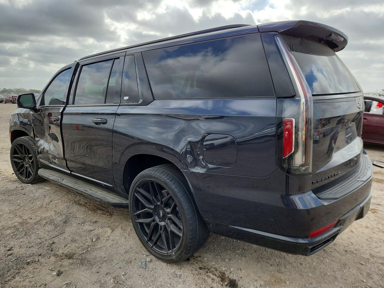 2022 CADILLAC ESCALADE ESV SPORT photo 3