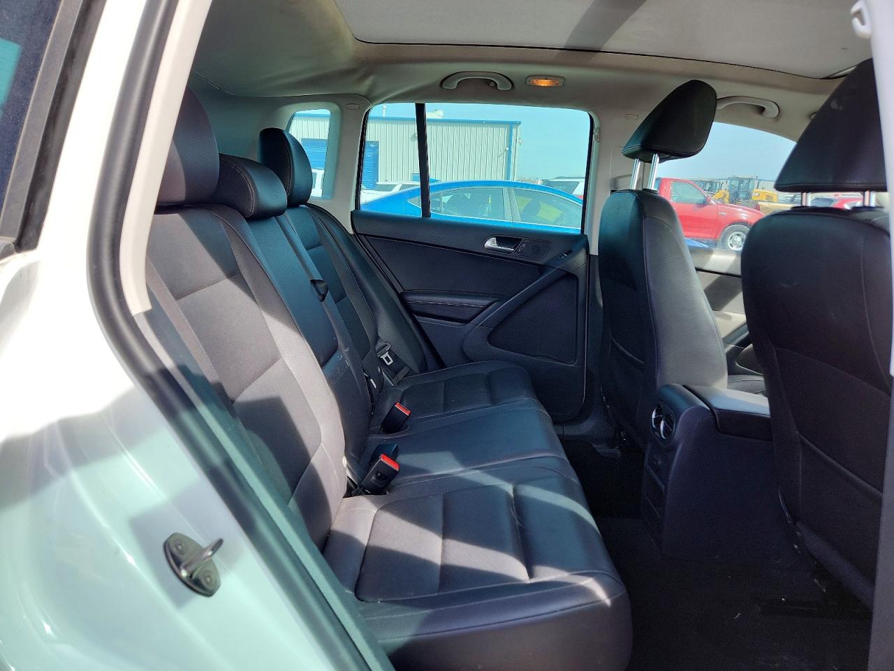 2016 VOLKSWAGEN TIGUAN S photo 31