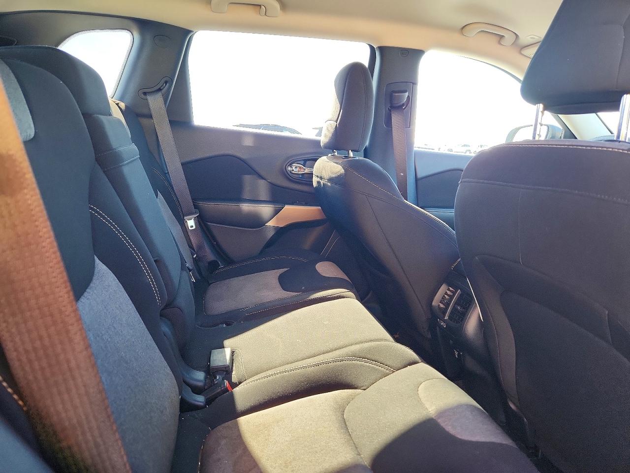 2018 JEEP CHEROKEE photo 21
